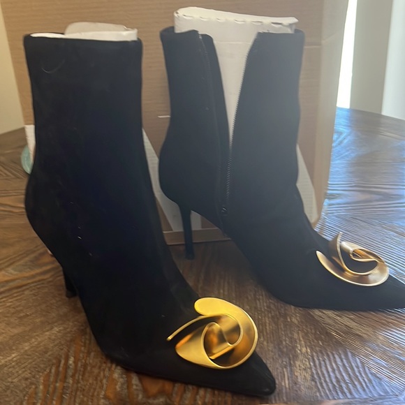 Selling brand new ZARA BOOTS - Picture 4 of 4